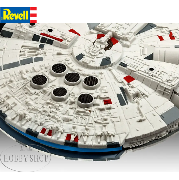 Bandai 1/241 Millenium Falcon Star Wars (Revell)
