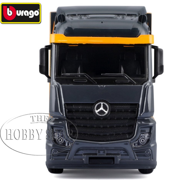 Bburago 1/43 Mercedes Actros Gidaspace / Mclaren F1 MCL38 Transport